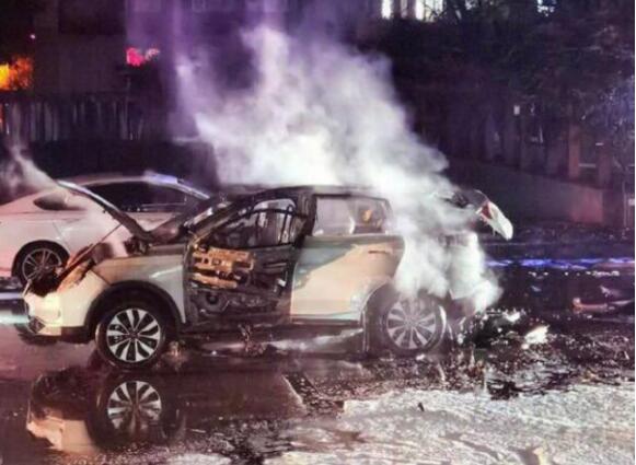 威马汽车EX5起火爆炸，这次情况更危险